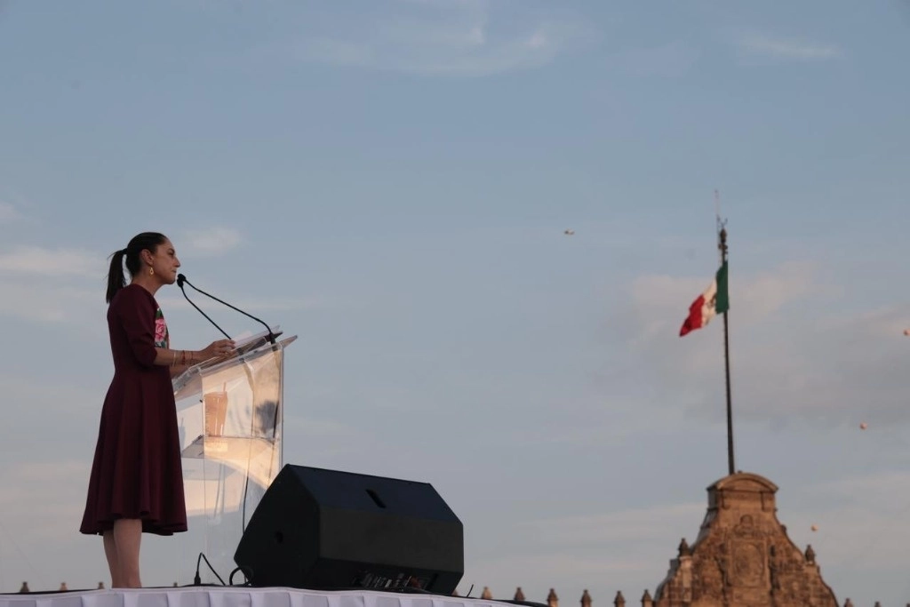 La estrategia será la de seguir atendiendo las causas, consolidar la Guardia Nacional y su coordinación con policías estatales; fortalecer la inteligencia, la investigación y la coordinación para reducir la impunidad, agregó Sheinbaum. La imagen, duranta su inicio de campañan en el Zócalo capitalino, el 1 de marzo de 2024. Foto 'La Jornada'

