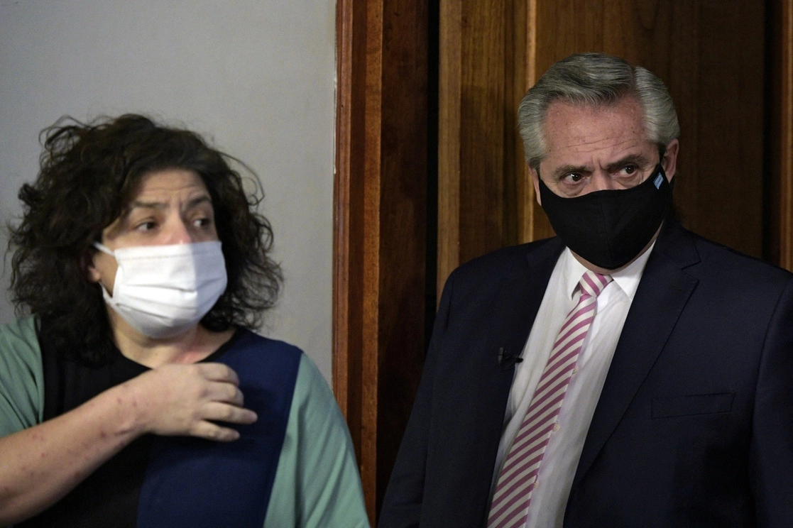 Alberto Fernández con la nueva ministra de Salud, Carla Vizzotti. Foto Afp