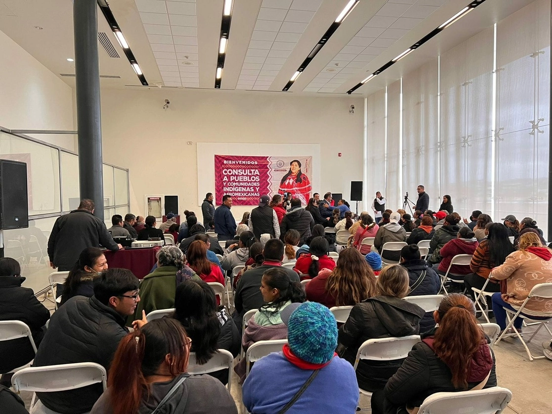 De las 13 mesas de consulta instaladas en Baja California, participaron indígenas mixtecos, triquis y zapotecos reunidos en Campo Agrícola El Vergel y el salón de actos del SNTE de San Quintín. Foto tomada de Facebook Congreso BC Poder Legislativo.