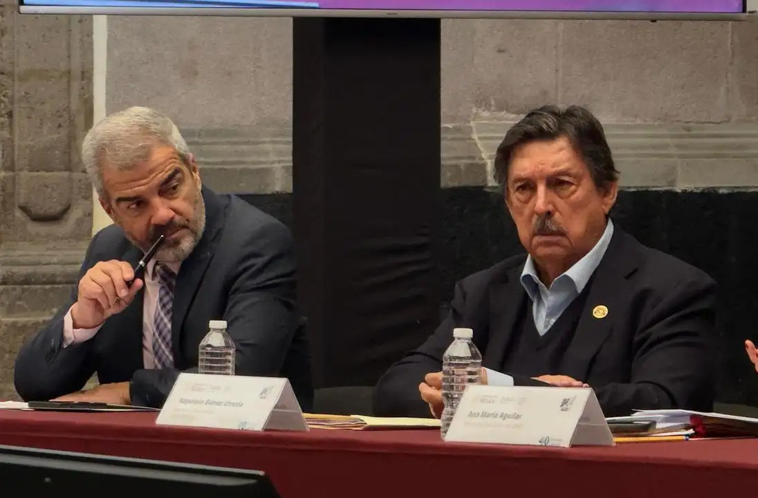“Los trabajadores no piden privilegios, piden tiempo para vivir”, afirmó el diputado federal Napoleón Gómez Urrutia, quienes plantearon cuestionó porque se sigue trabajando en condiciones similares a las del año 1917. 