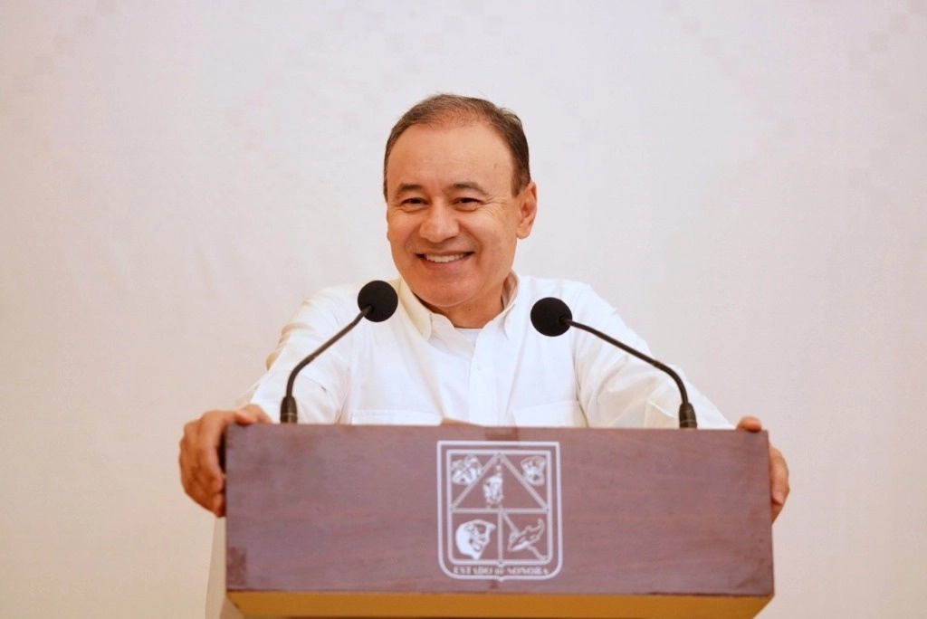 El gobernador de Sonora, Alfredo Durazo propuso prohibir las tiendas de conveniencia en algunos pueblos. Foto Cristina Gómez