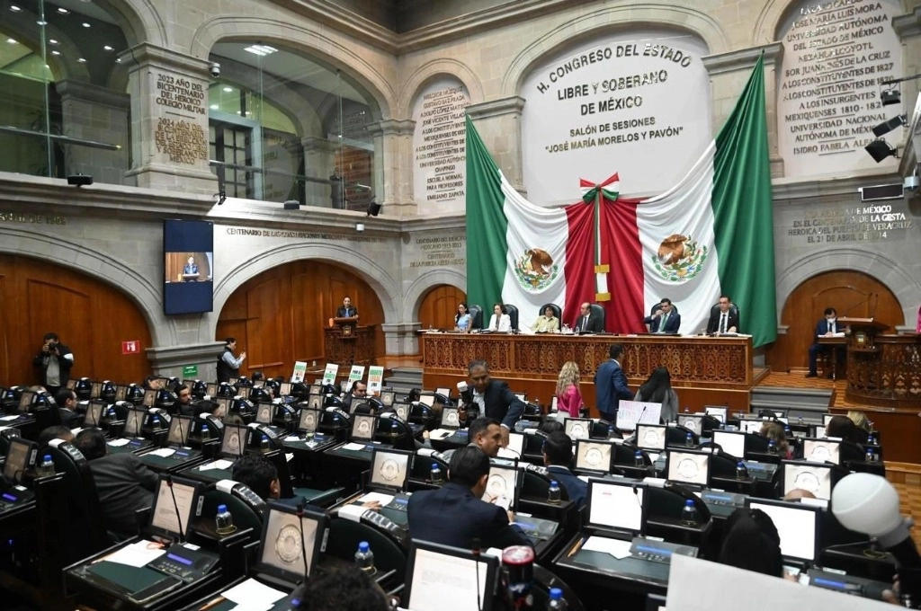 La bancada de Morena en el Congreso de Edomex propuso tipificar como delito el transfeminicidio. Foto @Legismex