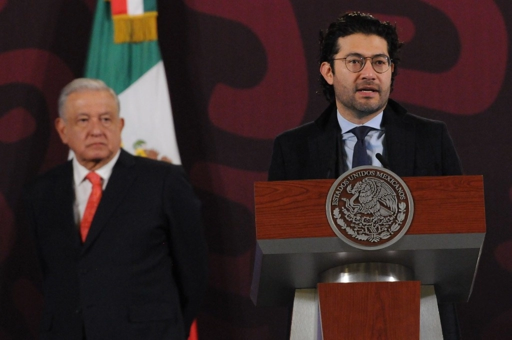 El secretario del Trabajo, Marath Bolaños, llamó a la sociedad y a todos los legisladores a “acompañar” las iniciativa de reforma constitucional en materia de pensiones y salarios “que cambiarán la vida de millones de mexicanos”. La imagen, del 7 de febrero de 2024. Foto Cuartoscuro