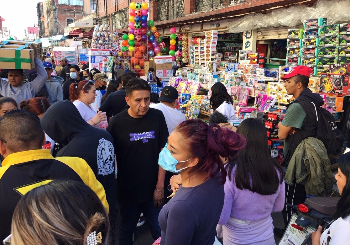 Compras previas al Día de Reyes en la CDMX. Foto Cristina Rodríguez