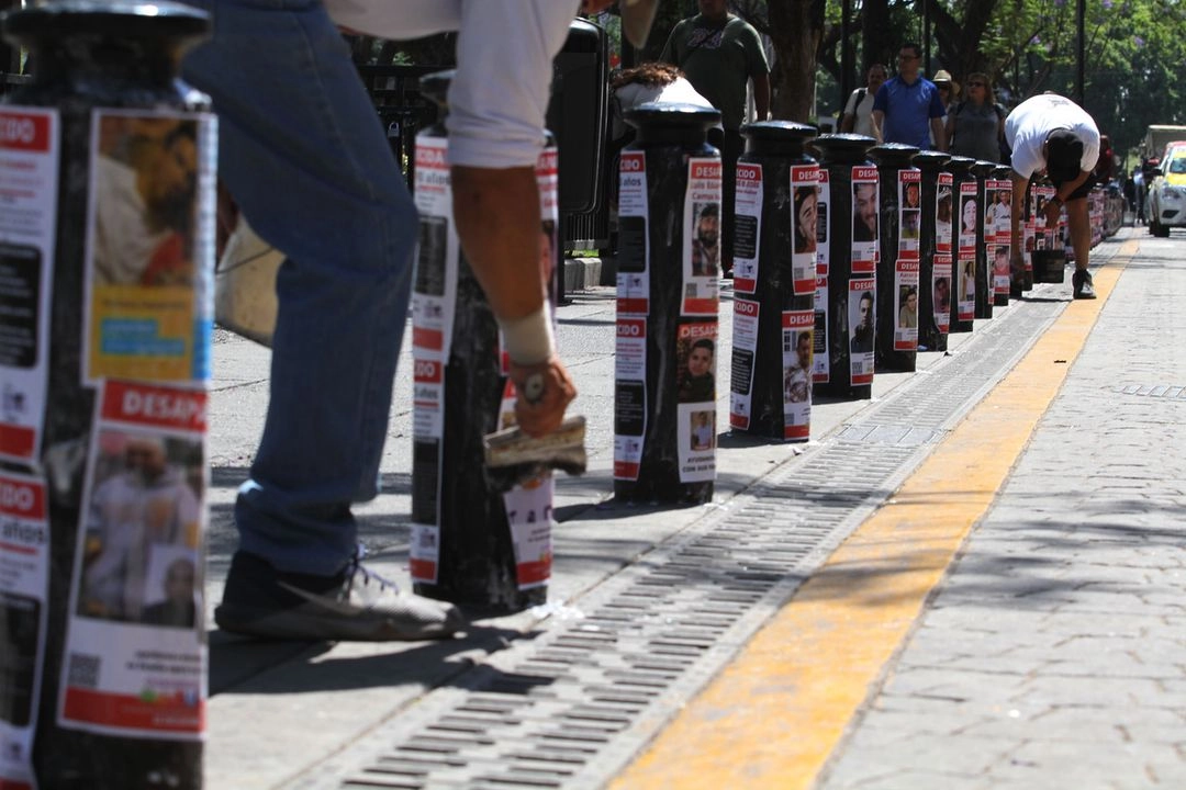 El INE estudia la conveniencia de establecer la CURP con fotografía y huellas dactilares como el principal documento nacional de identificación como herramienta para la localización de personas desaparecidas. Foto 