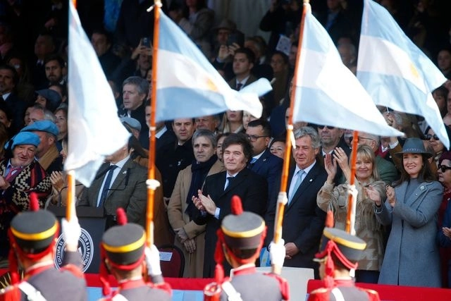 La propuesta de ley de seguridad para Argentina prevé que las Fuerzas Armadas tengan facultades para detener sospechosos. Foto Afp 