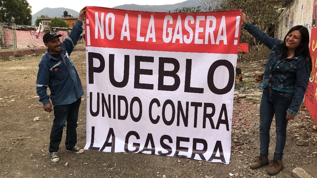 Los vecinos explicaron que en menos de 15 días observaron que fue limpiado el terreno y se edificó la infraestructura de tubería y se colocó un tanque de 10 mil litros de gas. Foto Javier Salinas
