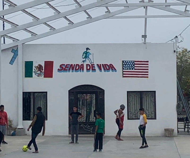 Juan Fernando Alvarado López, juez Séptimo de Distrito en el estado de Tamaulipas, concedió la protección de la justicia federal a tres familias migrantes que habitaban el albergue “Senda de Vida”, tras la orden de demolición del mismo. Imagen tomada de Google Maps