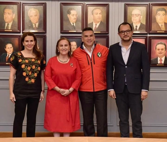 Los dirigentes nacionales acompañaron a Marco Antonio Mendoza Bustamante. Foto La Jornada
