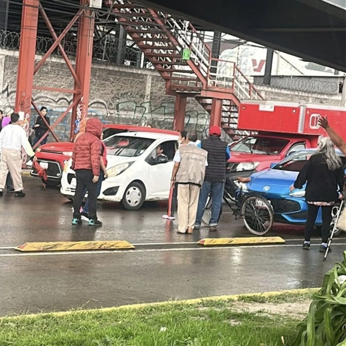 Debido al bloqueo, el servicio de la línea 2 del Mexibús Línea fue suspendido, pero se ha reanudado esta noche. Foto 