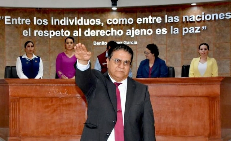Javier Salas en el Congreso de Baja California. Foto cortesía Lindero Norte