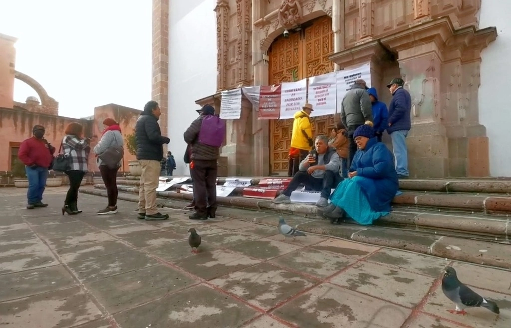 Las autoridades han puesto en dudas el pago a los trabajadores del Issstezac. Foto Alfredo Valadez