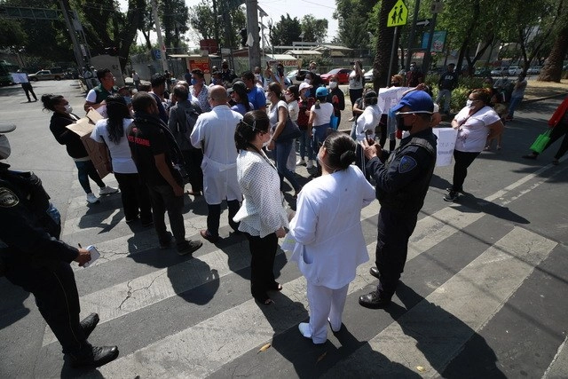 Personal de salud de un hospital del IMSS durante una protesta el pasado 20 de abril de 2020. Foto Alfredo Domínguez