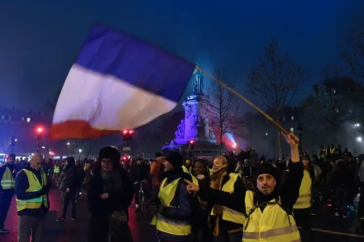Los "chalecos amarillos" durante una manifestación en París, el año pasado. Foto Afp /Archivo

