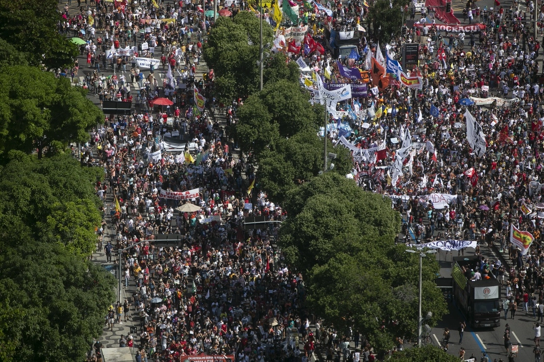 Protesta contra el gobierno de Bolsonaro, exigiendo su destitución en Río de Janeiro, Brasil, el sábado 29 de mayo de 2021. Foto Ap