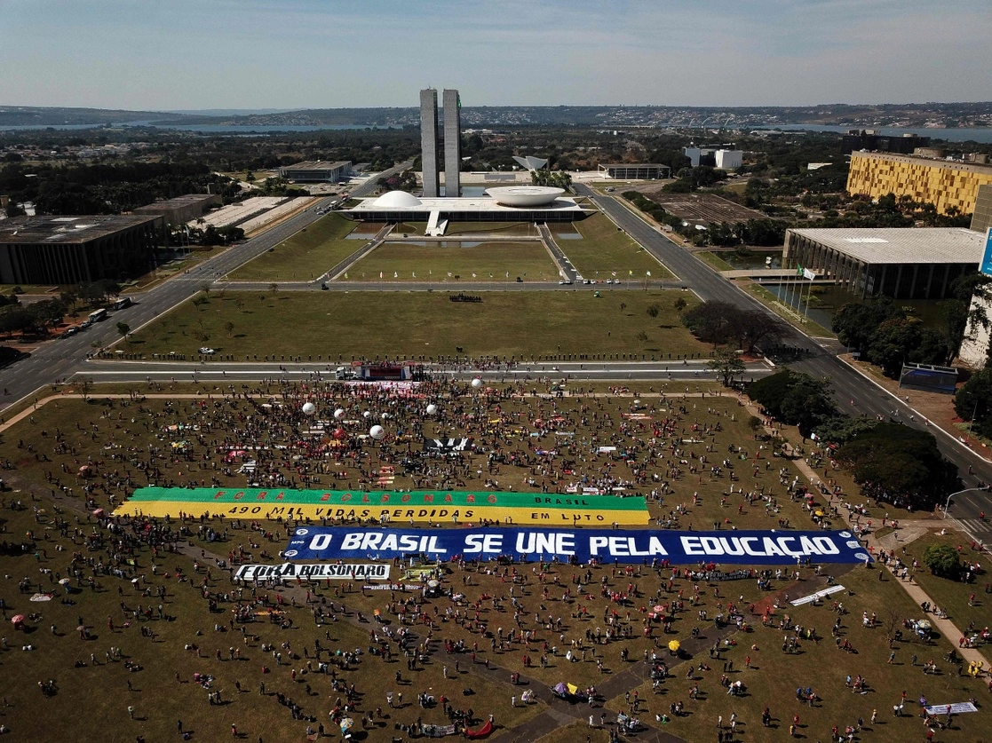 Protesta contra el manejo del presidente brasileño Jair Bolsonaro de la pandemia de Covid-19 en Brasilia, el 19 de junio de 2021. Foto Afp