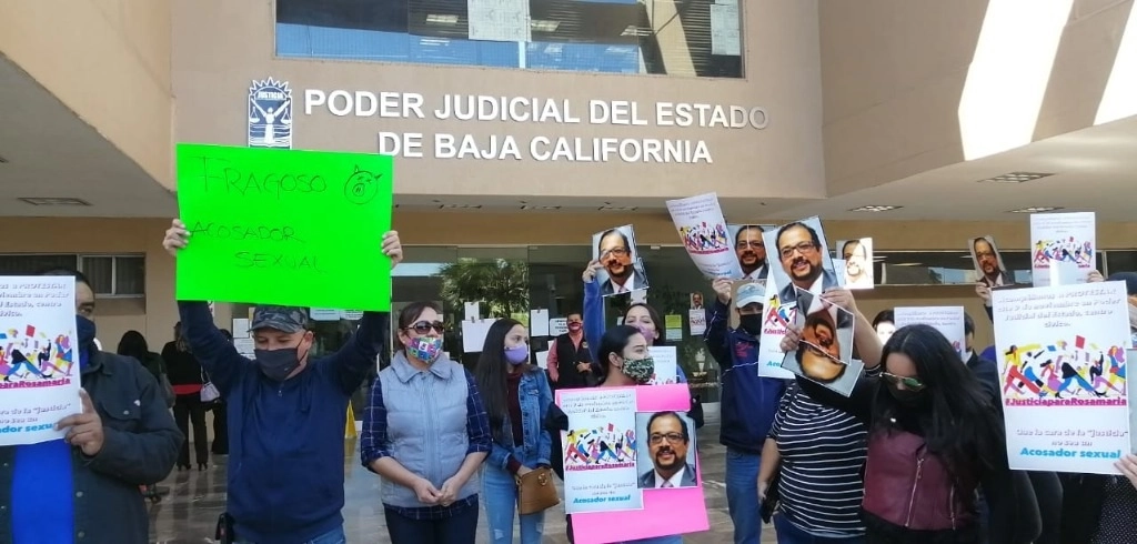 Protesta frente al Poder Judicial del Estado de Baja California. Foto La Jornada Baja California