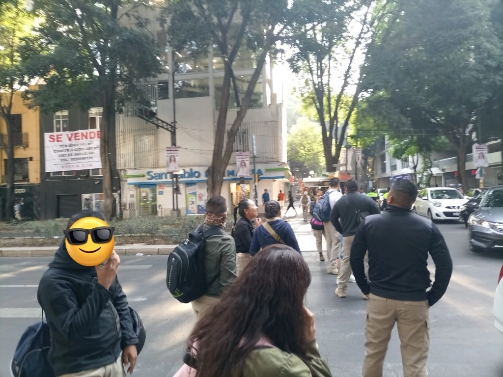 Integrantes de la Policía Turística, durante su manifestación y bloqueo. Imagen tomada de https://x.com/DenunciaSSPCDMX