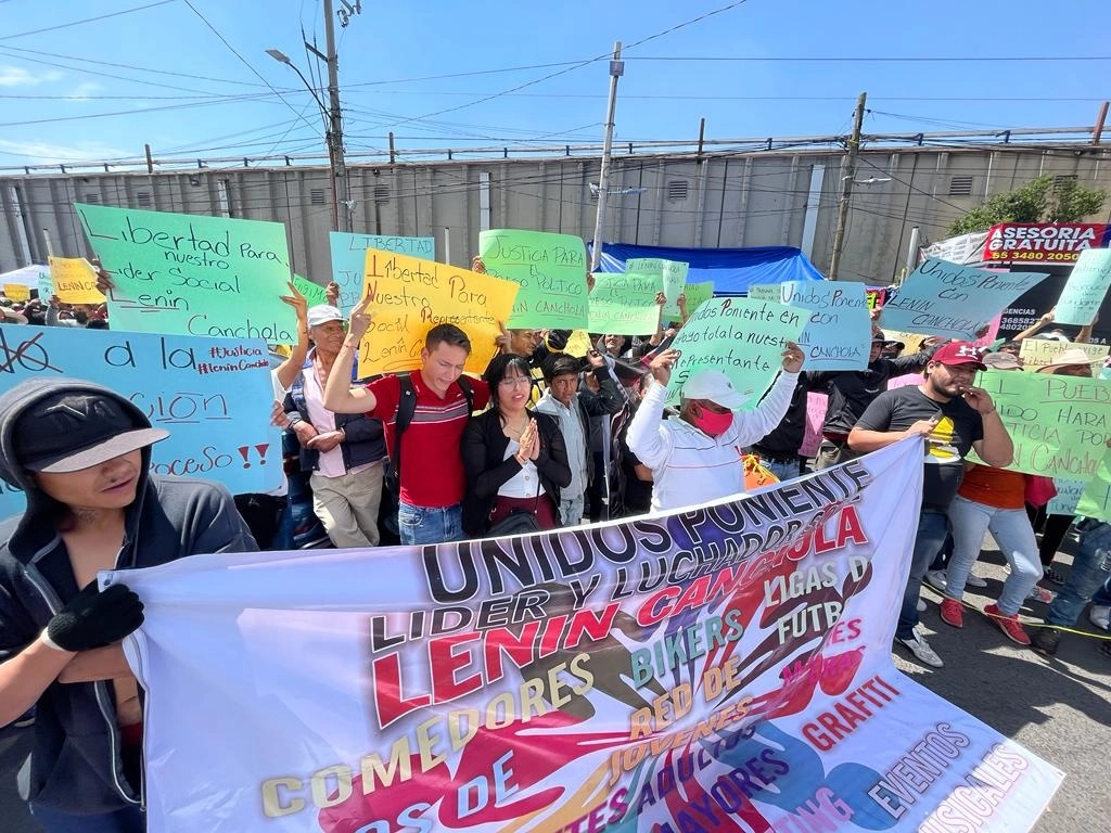 Familiares de presos en el Reclusorio Oriente entre ellos Lenin Canchola acusan fabricación de pruebas. Foto Alfredo Domínguez