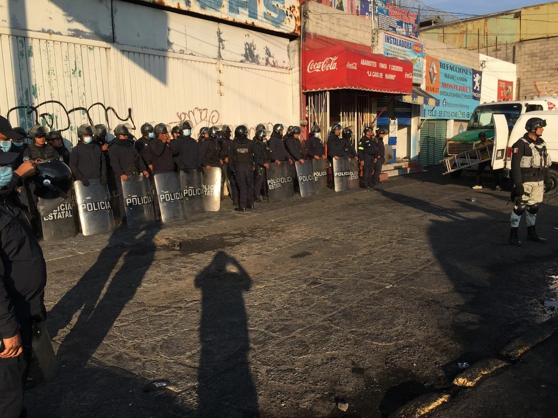 Operativo desplegado por la policía municipal de Tlalnepantla, Estado de México, el 9 de mayo de 2022. Foto La Jornada