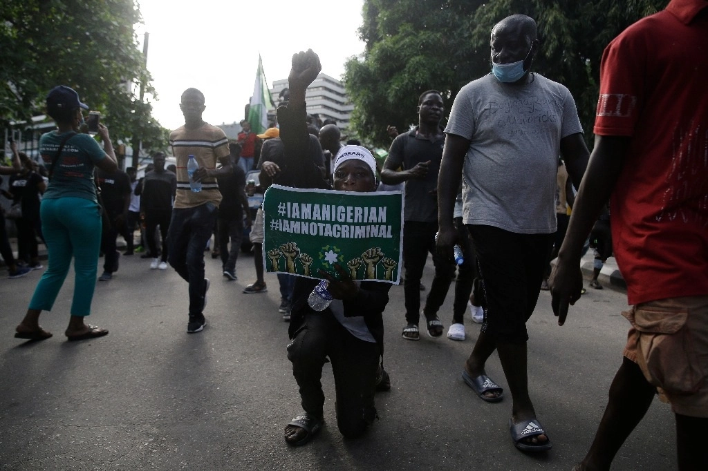 Protesta contra la brutalidad policial en Lagos, Nigeria, el sábado 17 de octubre 2020. Foto Ap