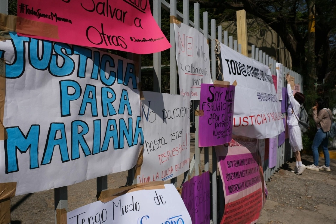 En Chiapas, estudiantes marcharon el pasado viernes para exigir justicia por el probable feminicidio de la estudiante Mariana Sánchez de la UNACH. Foto Cuartoscuro 