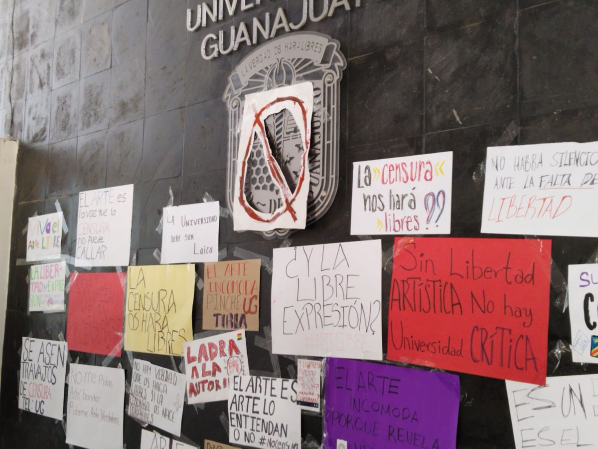 Protestan estudiantes de la Universidad de Guanajuato por censura a exposición artística