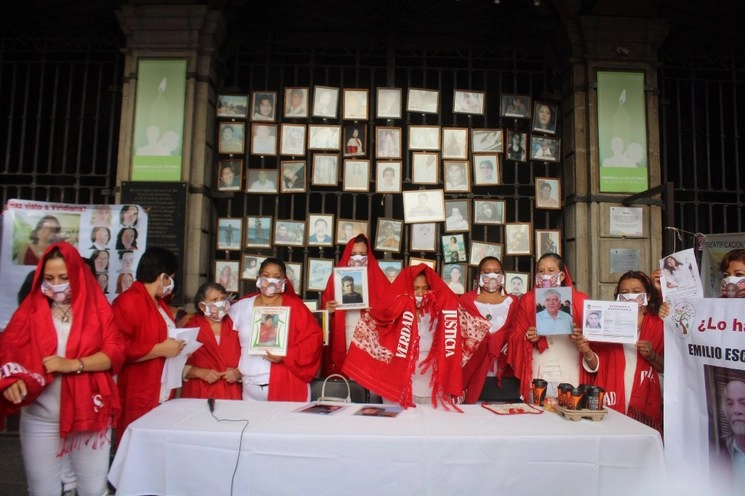 La manifestación estuvo encabezada por el colectivo Búsqueda de Familiares “Regresando a Casa Morelos” y por Javier Sicilia. Foto Rubicela Morelos