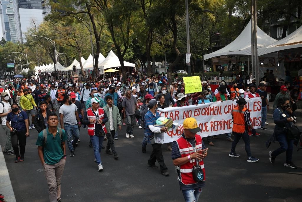 Miembros de la caravana se reunieron en avenida Paseo de la Reforma, Ciudad de México, por el Día Internacional del Migrante. Foto Yazmín Ortega Cortés