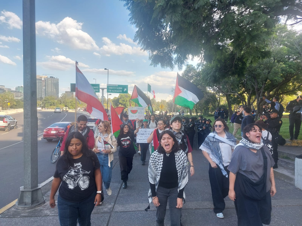 Protestan frente a embajada de Israel en CDMX en apoyo a Palestina