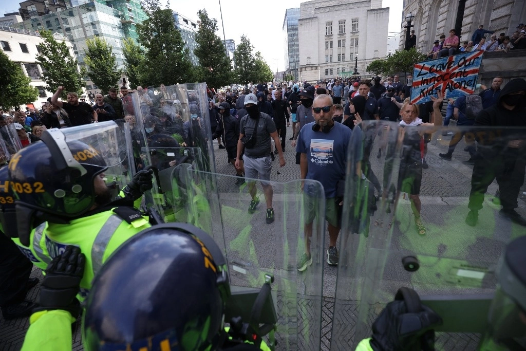 Manifestación de la extrema derecha en Liverpool. Foto Europa Press