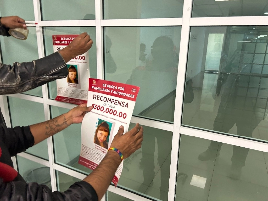 También colocaron afiches con los rostros de sus desaparecidos. Foto René Ramón