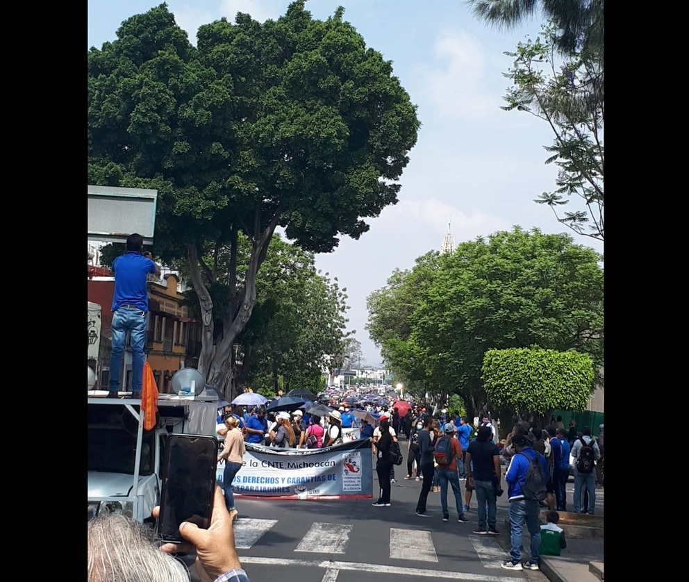 Movilización de maestros en calles de Morelia, Michoacán. Foto Tomada del Twitter @gamalielXVIII