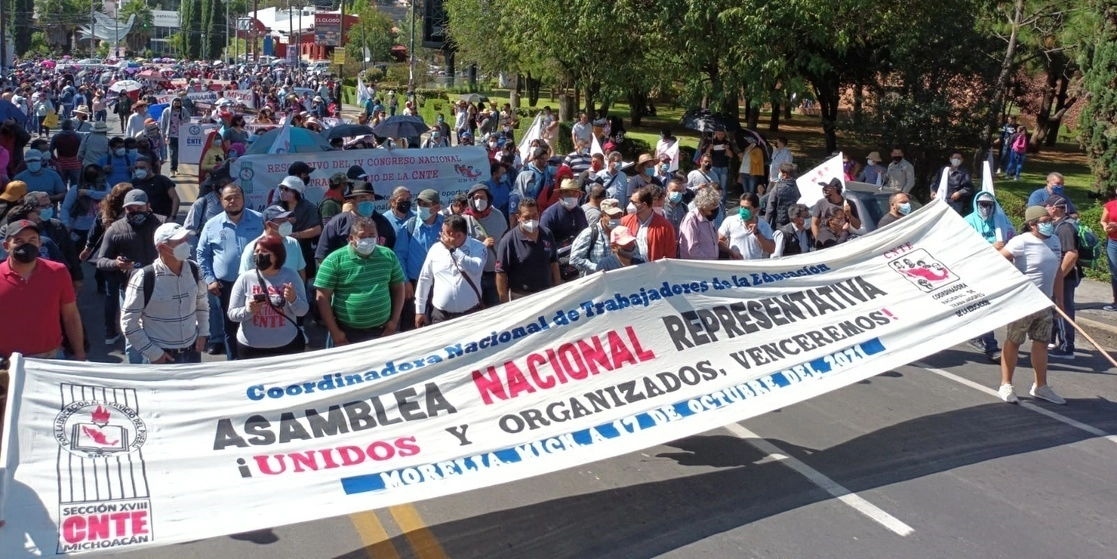 Protesta de maestros de la CNTE en Michoacán. Foto Ernesto Martínez Elorriaga / Archivo