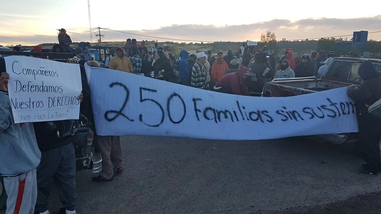 Los inconformes advirtieron que no permitirán que se les despoje de sus fuentes laborales, por lo que de no ser escuchados tomarán acciones más radicales. Foto Claudio Bañuelos