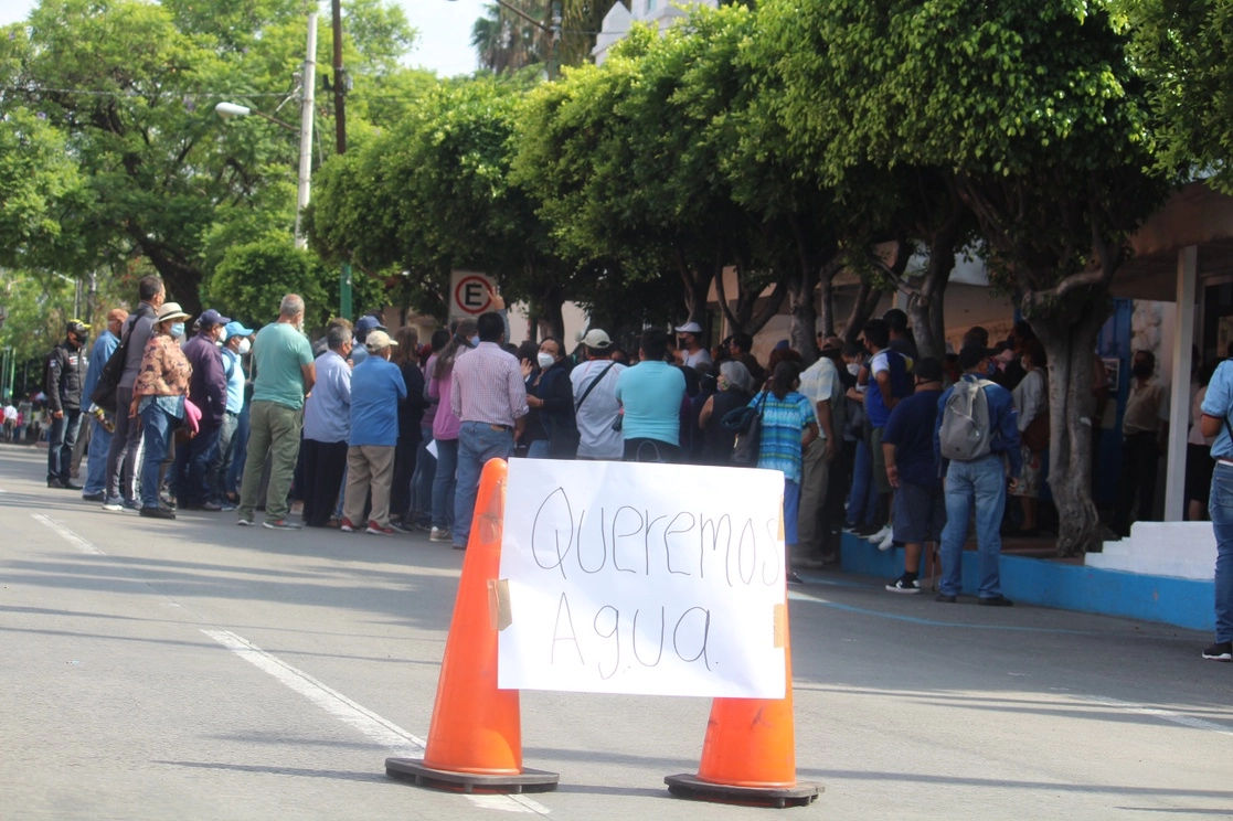 Los inconformes externaron su malestar pues les cobran de manera puntual entre 400 y 800 pesos por bimestre, el 31 de mayo de 2021. Foto Rubicela Morelos
