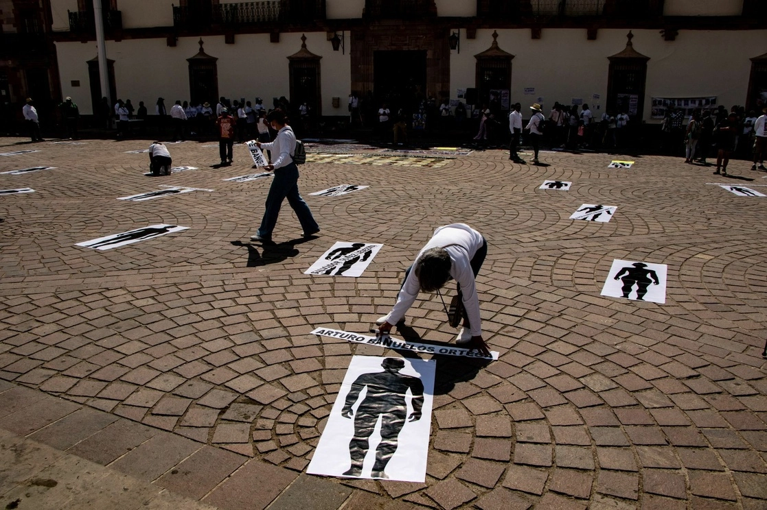 La protesta contra la desaparición de Daniela y Viviana Márquez Pichardo, Irma Paola Vargas Montoya y José Melesio Gutiérrez Padilla, concluyó en la Plaza de Armas de Zacatecas, Zacatecas. Foto Cuartoscuro / Archivo