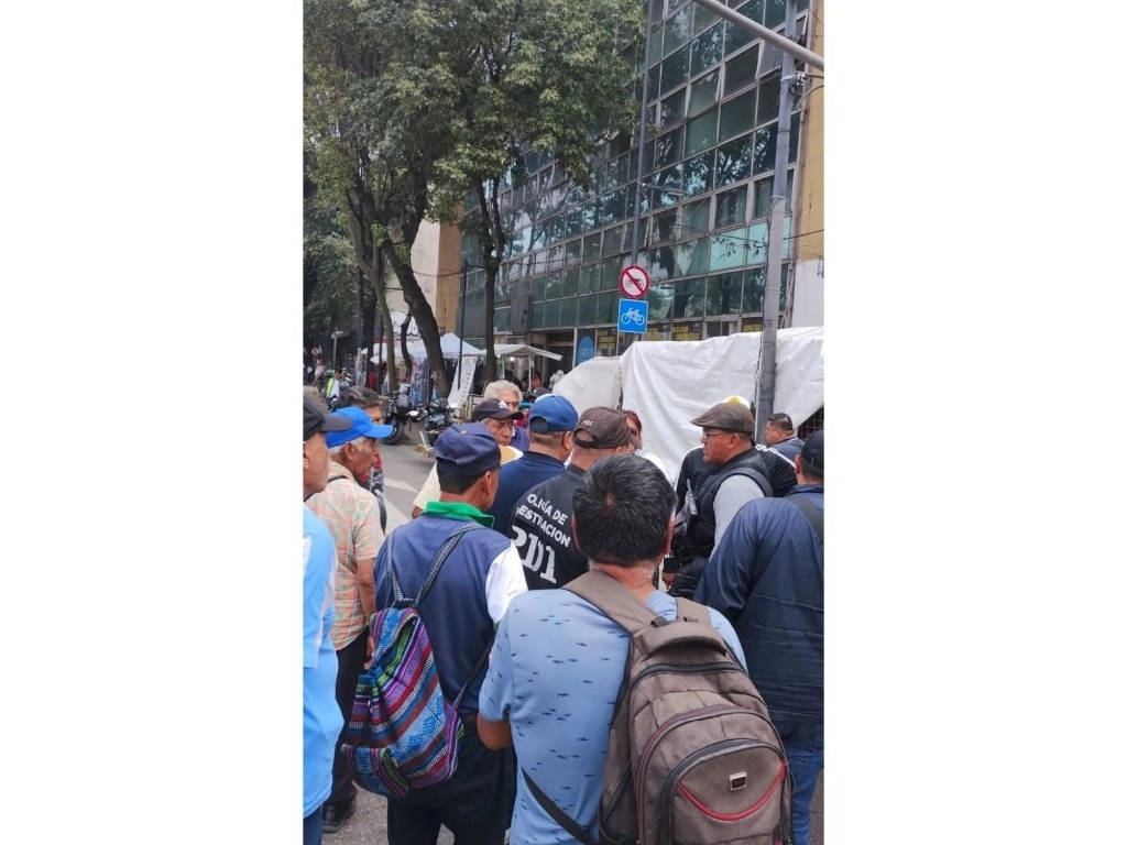 Trabajadores de la Ruta 100. Foto  Bertha Teresa Ramírez