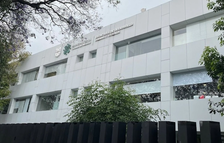 Vecinos de varias colonias de la alcaldía Azcapotzalco realizaron una protesta frente a la Seduvi en la colonia Del Valle Sur. Imagen tomada de Google Street View / Archivo