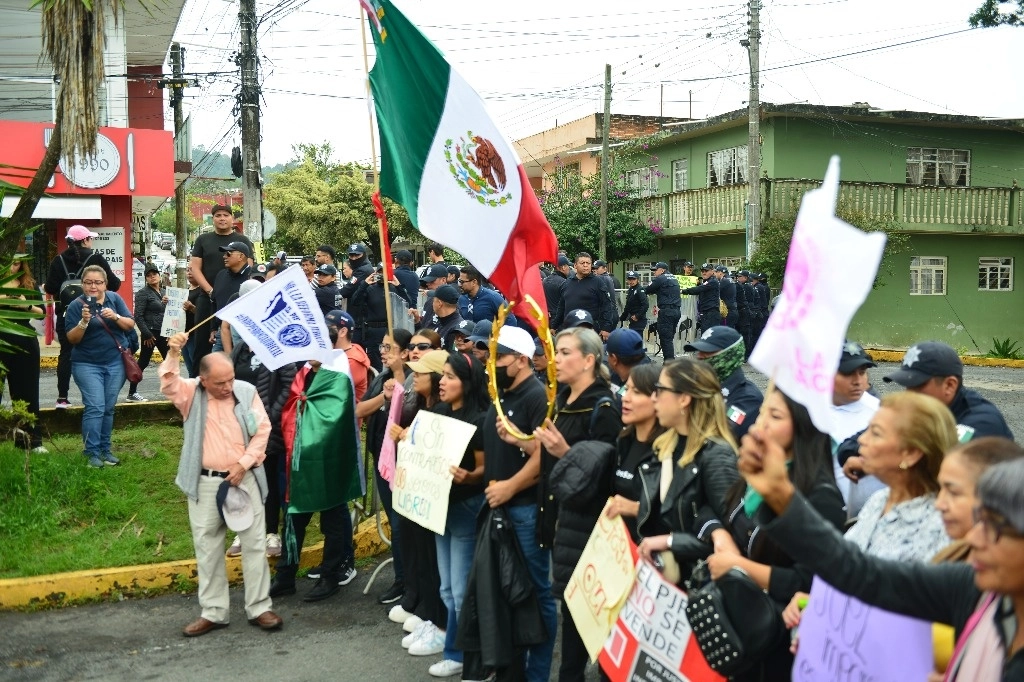 Trabajadores del Poder Judicial en Veracruz protestaron por la aprobación de la reforma judicial. Foto Carlos Nava