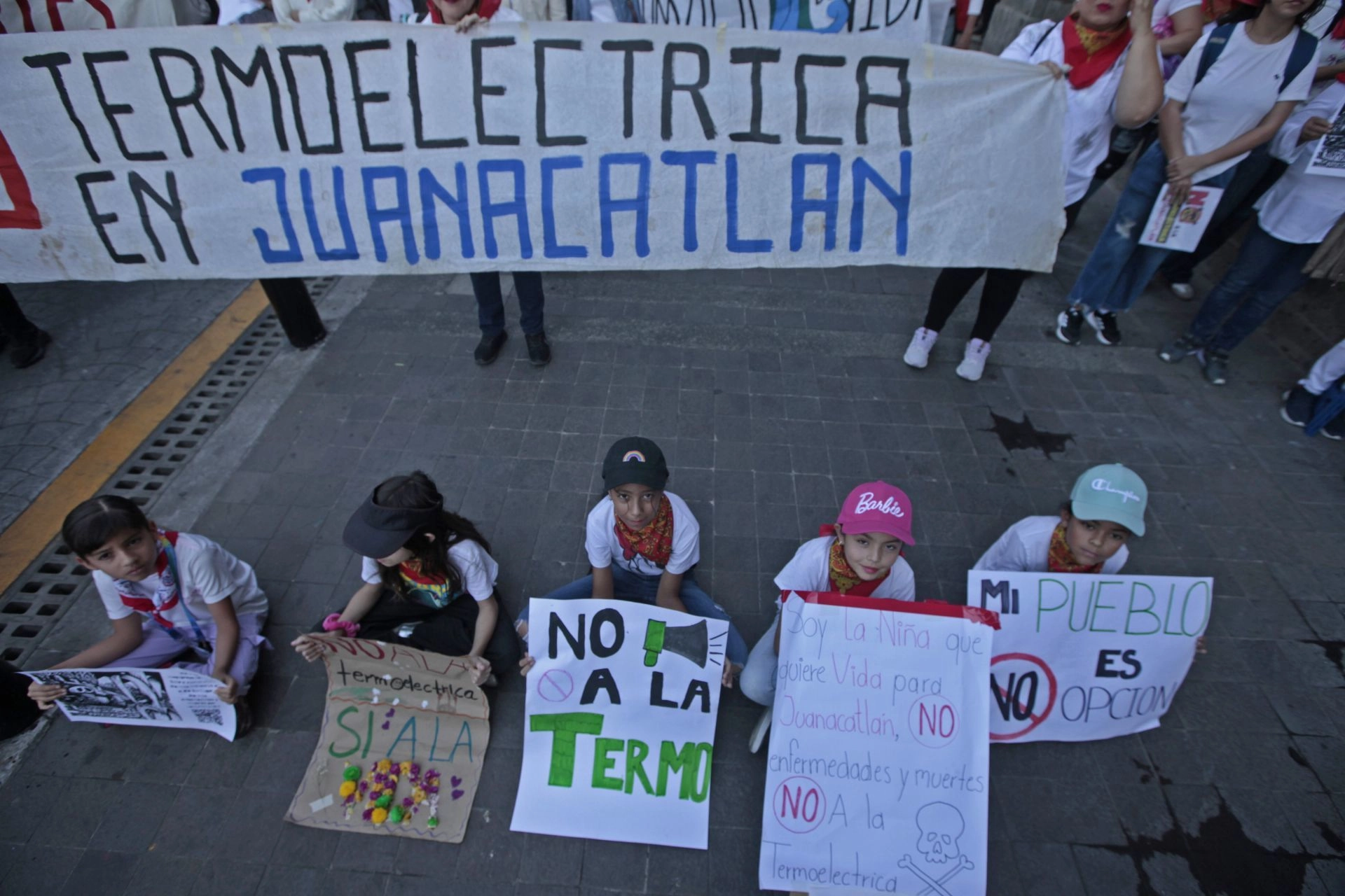 Las marchas y manifestaciones contra la instalación de una termoeléctrica en Juanacatlán, Jalisco, lograron frenar la reactivación del proyecto. Foto 
