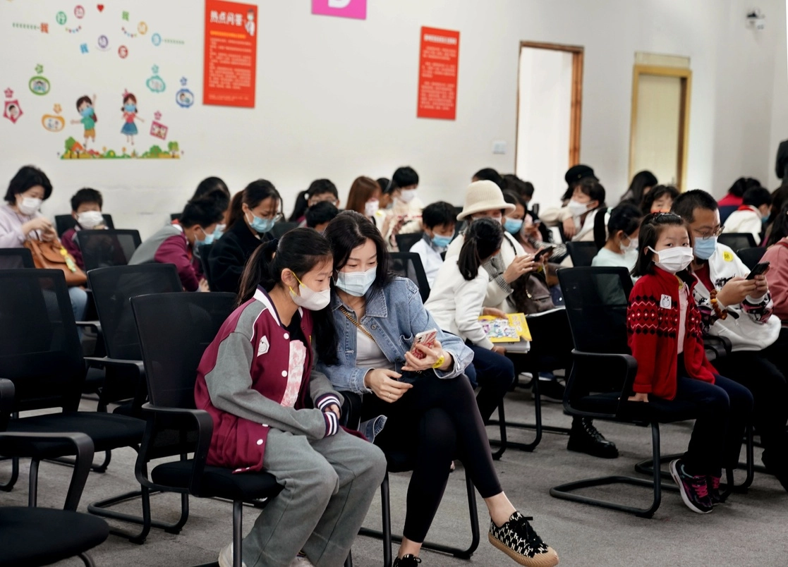 En la provincia de Harbin, los alumnos de tercero de primaria en adelante reanudarán las clases en línea. Foto Xinhua/Archivo