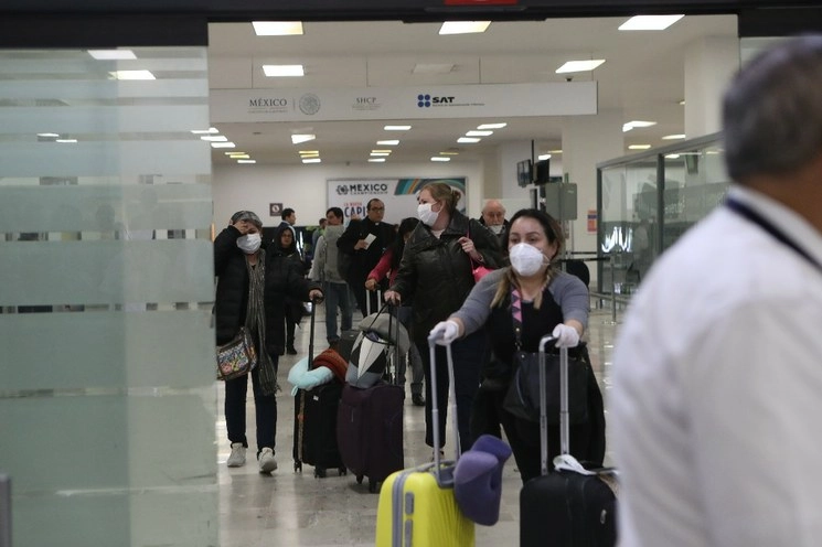 Pasajeros en el Aeropuerto Internacional de la Ciudad de México. Foto Yazmín Ortega Cortés / Archivo 