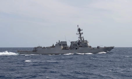 El gobierno de Nicolás Maduro denunció ayer que el buque de guerra Pinckney DDG91 ingresó en sus aguas jurisdiccionales y advirtió que sus fuerzas armadas consideran "todas las acciones necesarias" para hacer respetar la soberanía. Foto Afp / Archivo