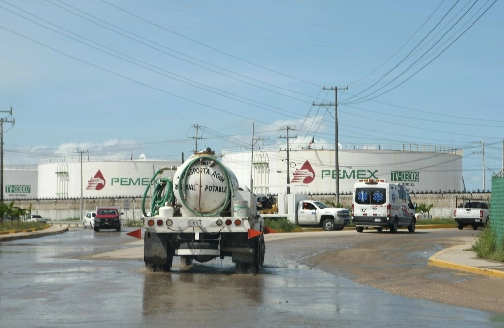 La calificadora Moodys dijo que el próximo gobierno deberá tener solvencia para mantener los programas sociales y la rentabilidad de Pemex. Foto Cuartoscuro