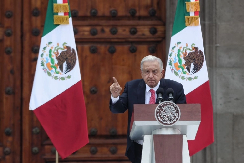 El presidente López Obrador ofrece su sexto informe de gobierno en el Zócalo capitalino, el 1 de septiembre de 2024. Foto Marco Peláez 