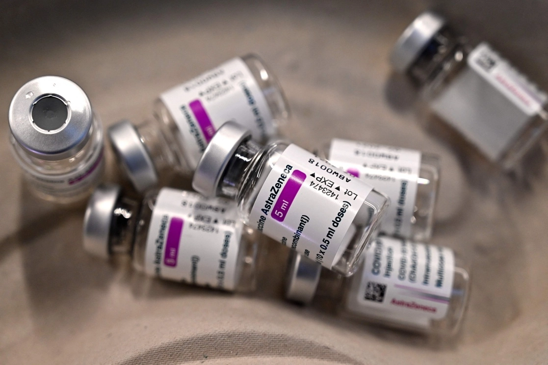México recibirá el próximo domingo 1.5 millones de vacunas anticovid de AstraZeneca producidas en Estados Unidos, como resultado de convenios entre el gobierno mexicano y el estadounidense, informó este jueves el canciller Marcelo Ebrard. Foto Afp / Archivo

