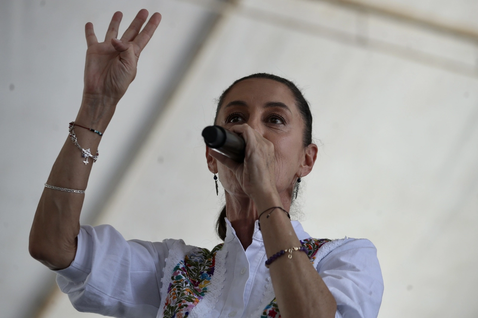 Claudia Sheinbaum, coordinadora de los comités de defensa de la Cuarta Transformación, durante una asamblea informativa en la explanada de la alcaldía Gustavo A. Madero, en la Ciudad de México, el 8 de agosto de 2023. Foto Yazmín Ortega Cortés