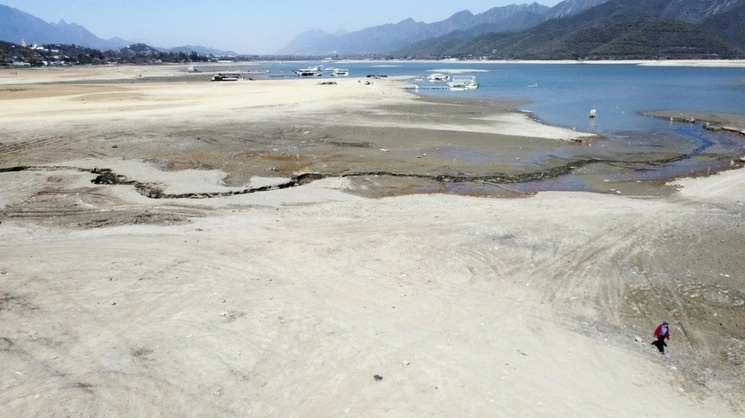 La presa La Boca, en el municipio de Santiago, Nuevo León, se encuentra en niveles críticos debido a la sequía que asola el norte del país y que ha obligado a las autoridades estatales a racionar el agua. Foto Cuartoscuro/ archivo