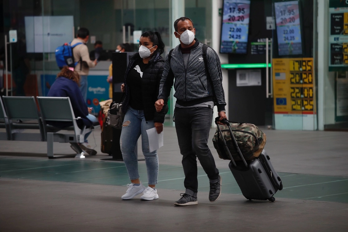 A partir del 26 de enero, todas las personas que ingresen a Estados Unidos por avión deberán presentar una prueba negativa de Covid-19. Foto Cristina Rodríguez